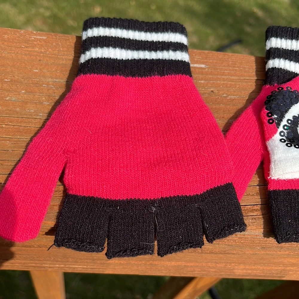 Sequined Panda Fingerless Gloves - Picture 2 of 7